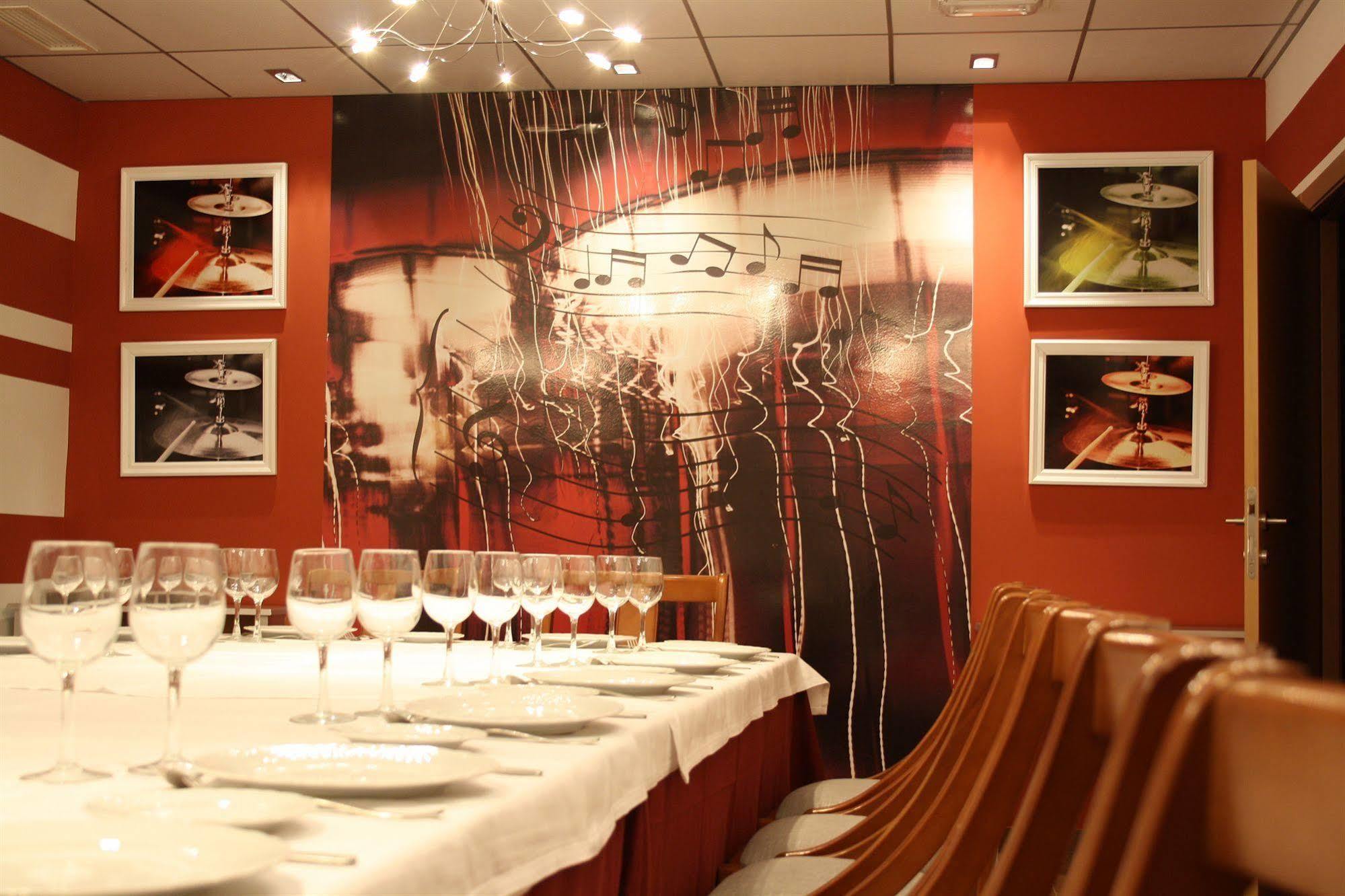 וילאפרנקה דה לוס בארוס Hotel Acosta Ciudad De La Musica מראה חיצוני תמונה